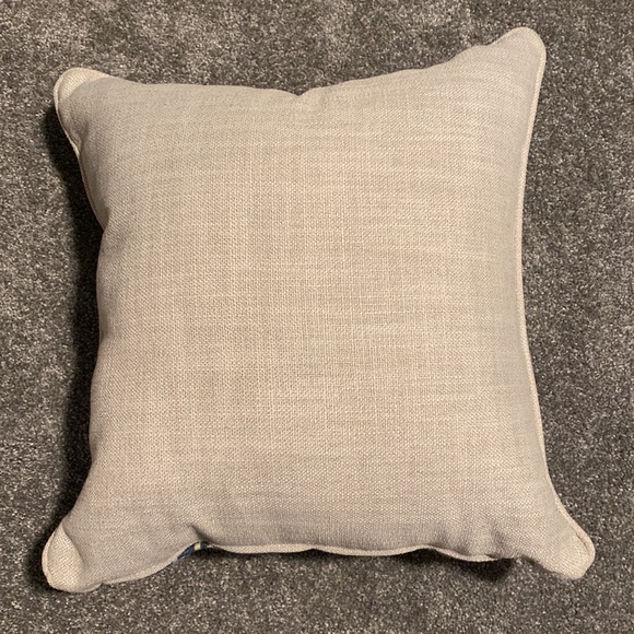 Couch pillows - Picture 2 of 3